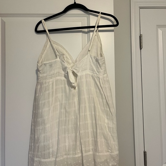 Blue Blush White Lace Dress - Picture 2 of 3